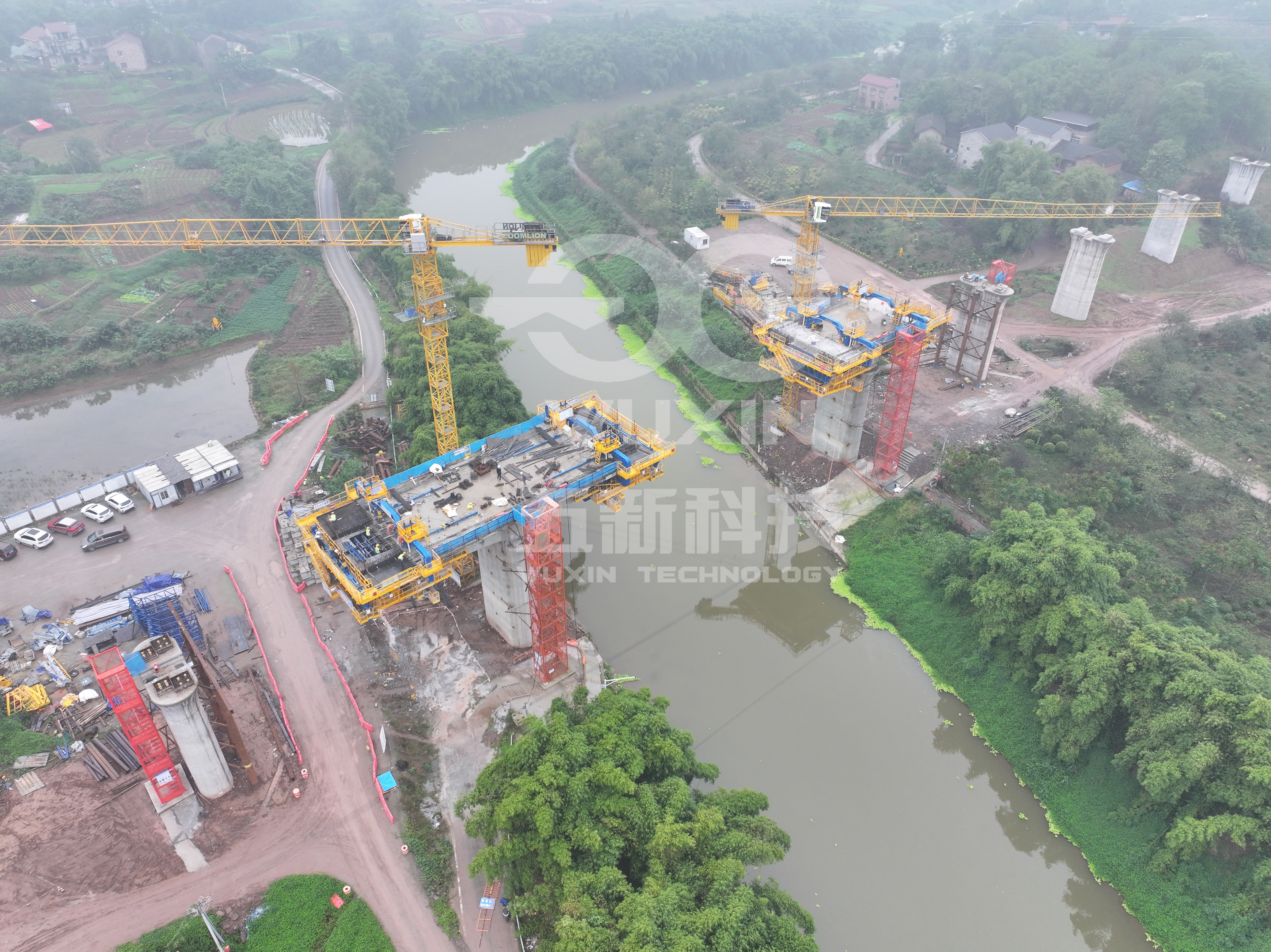 智能懸臂造橋機 — （中鐵十二局-成渝中線重慶段梁灘河雙線特大橋）1.jpg