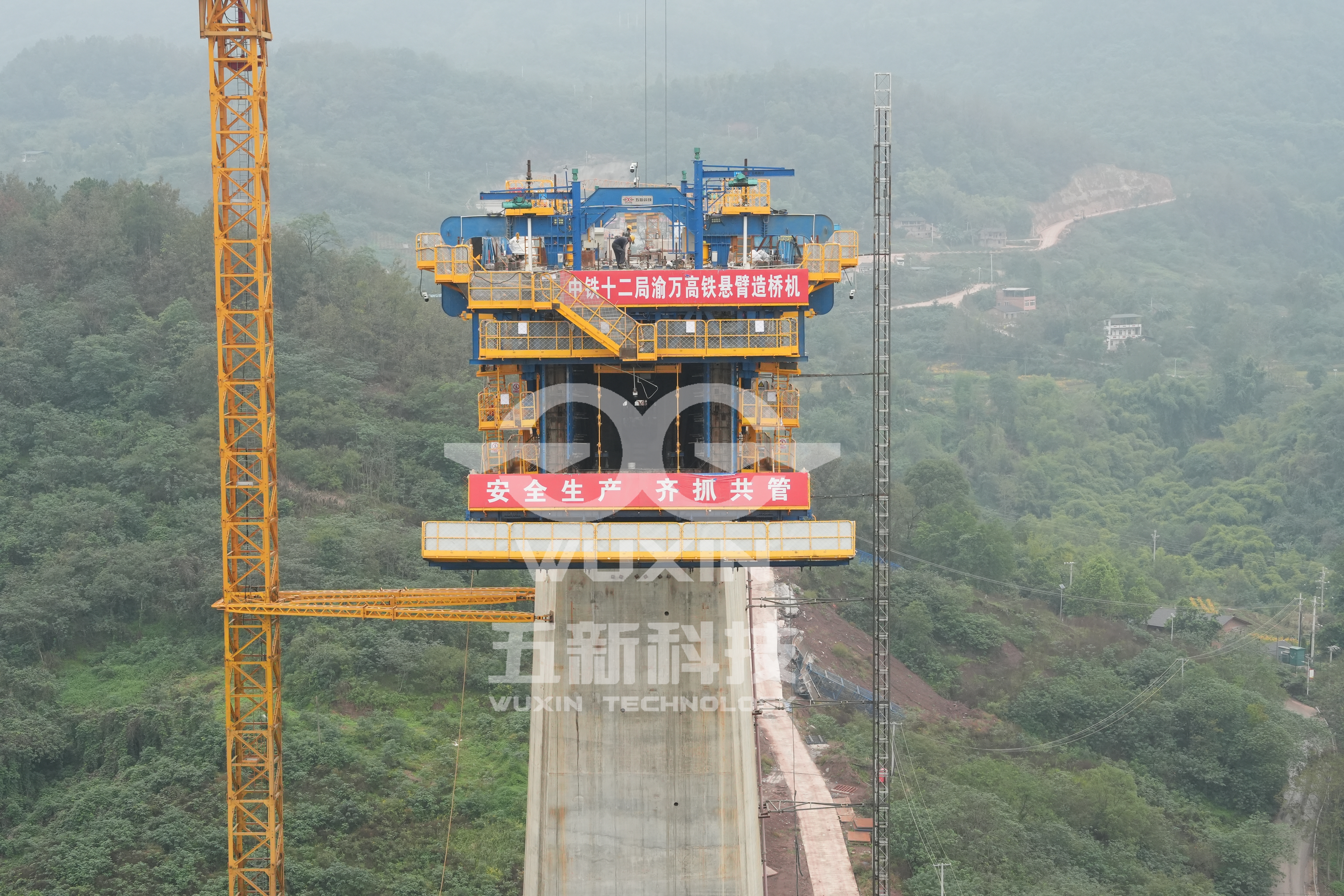 智能懸臂造橋機 — （中鐵十二局-渝萬高鐵）3.jpg