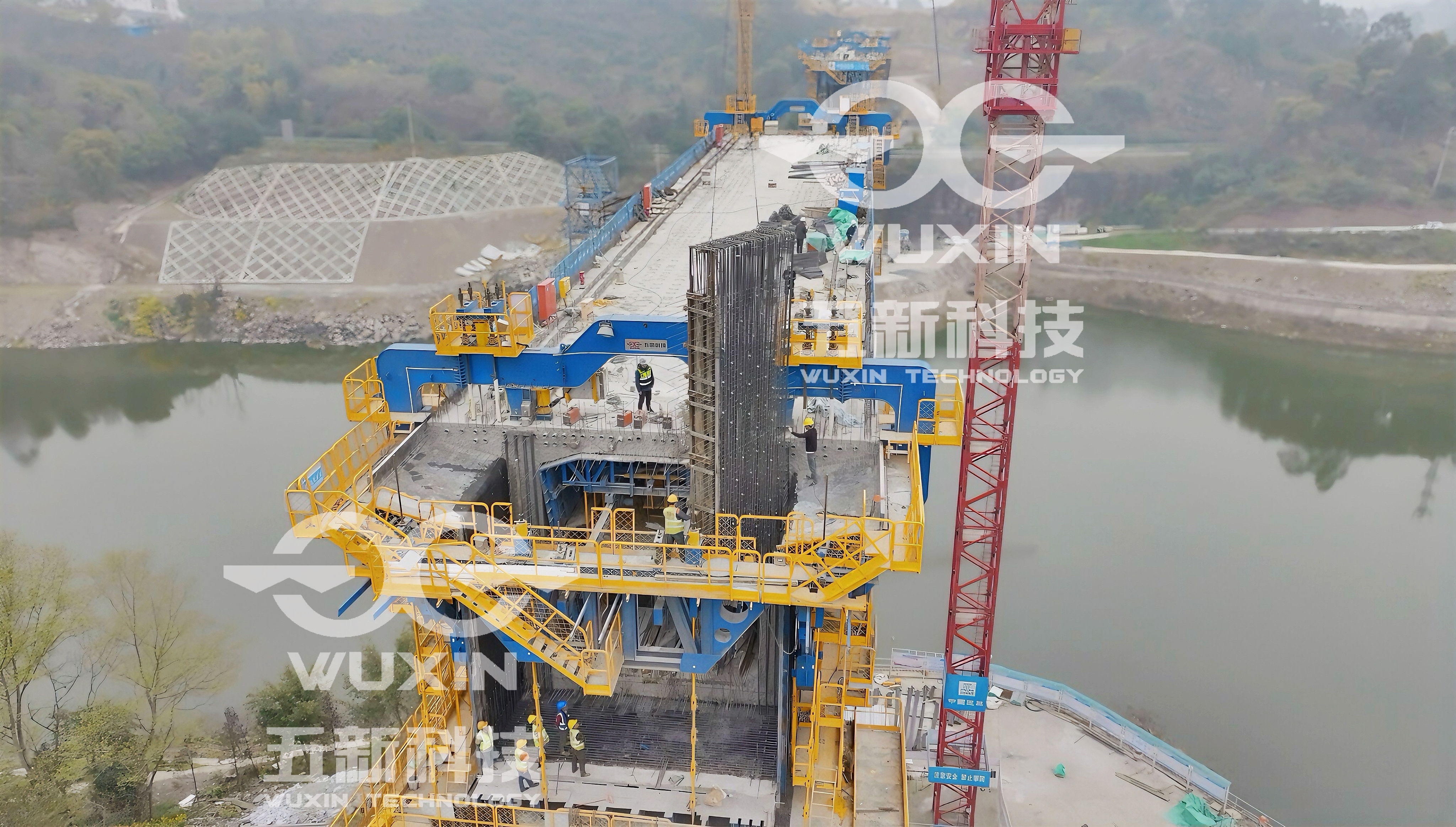 造橋機鋼筋籠吊裝入模工藝 — 中建八局渝萬鐵路