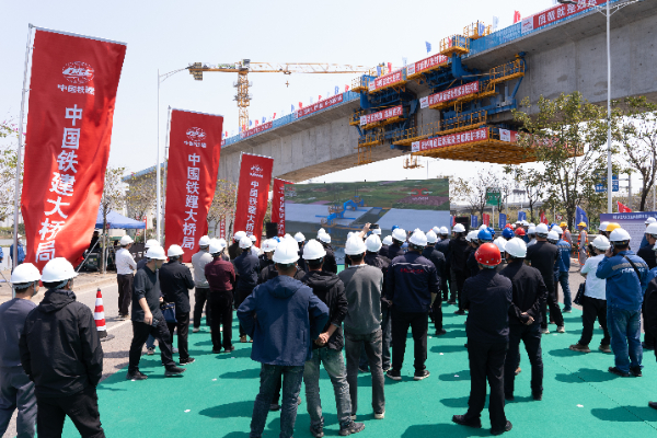 五新服務(wù)全程護(hù)航：深江鐵路智能懸臂造橋機(jī)培訓(xùn)會成功舉辦