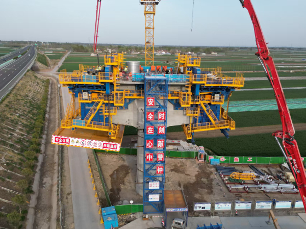 鳶都大地鏖戰(zhàn)酣：五新智能懸臂造橋機助力濰宿高鐵建設(shè)